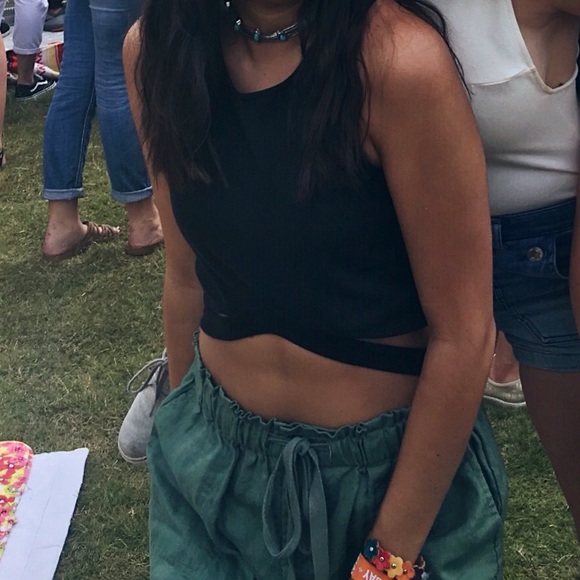 Black cut out crop top - Picture 5 of 5